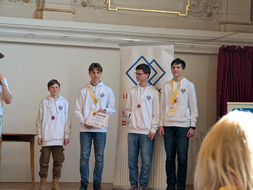 Hradečtí baráčníci uspěli v regionálním kole FIRST LEGO League