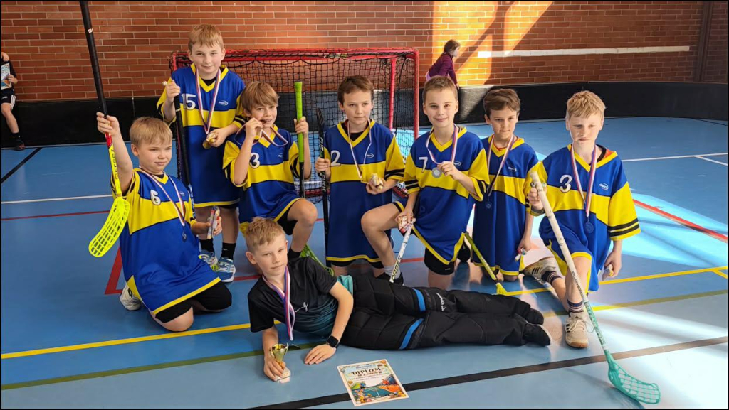 Výborné výsledky na velikonočním florbalovém turnaji ve Smiřicích