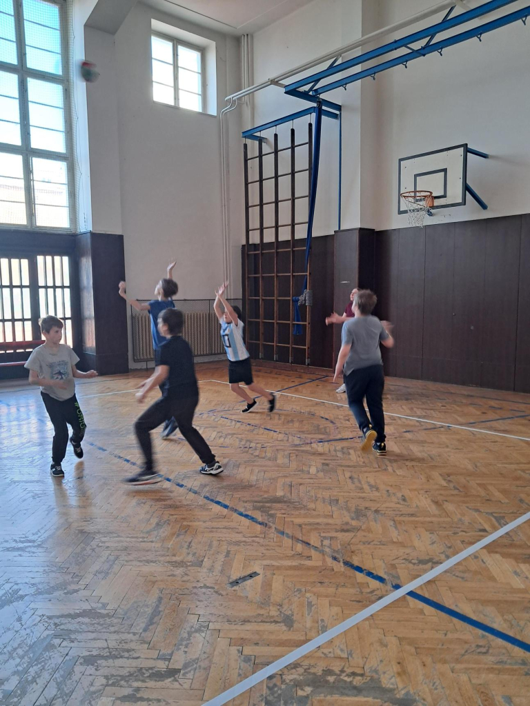 Média - 2026-04-28T053609.586.jpg